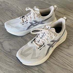 ASICS Men's Novablast 5 Oatmeal/Black